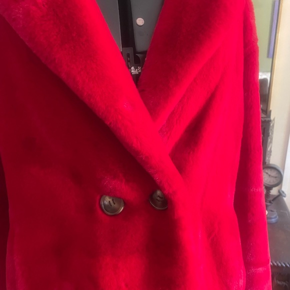 Fluffy red coat - Picture 2 of 5